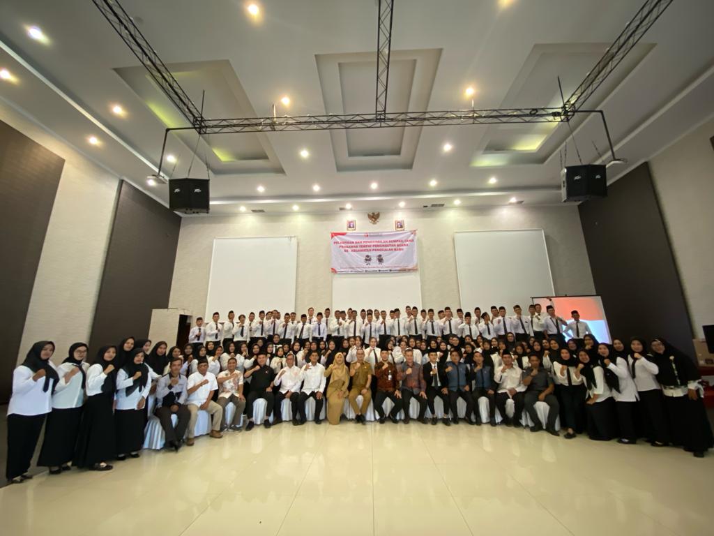 548 PENGAWAS TPS SE-BANGKA TENGAH RESMI DILANTIK