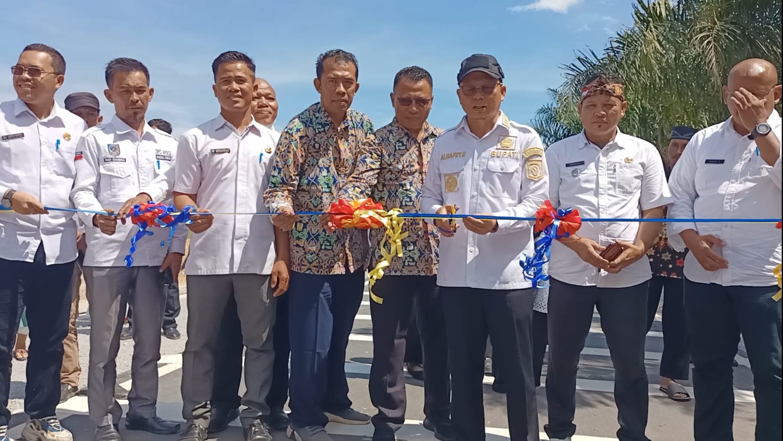 Algafry Rahman Resmikan Jalan B2 Lubuk Besar